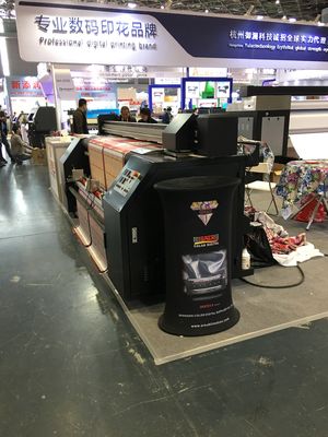 Impresora continua dual de la sublimación del tinte de la fuente de la tinta de CMYK para las banderas de la materia textil